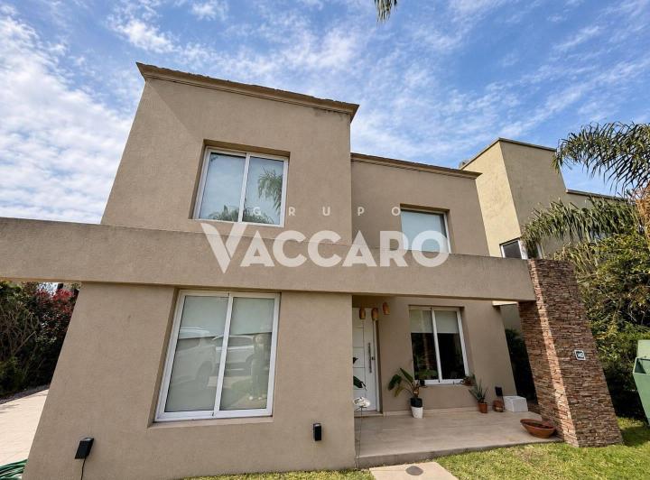 Casa · 200m² · 4 Ambientes · 3 Cocheras