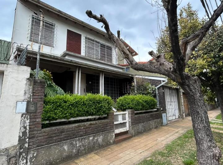 Casa · 160m² · 6 Ambientes · 1 Cochera