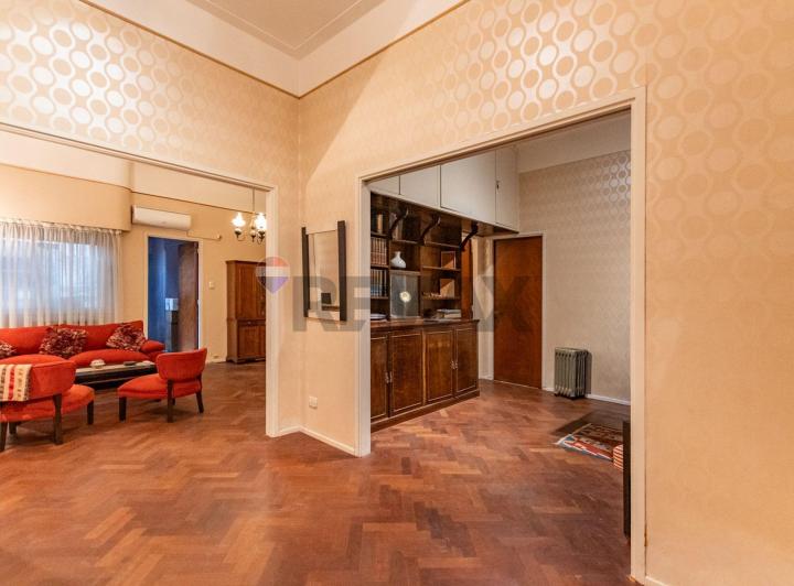Casa · 342m² · 10 Ambientes · 1 Cochera