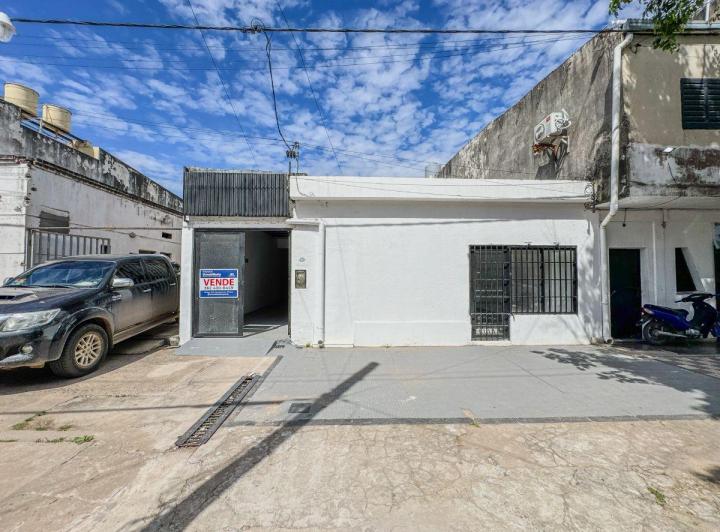 Local comercial · 243m²
