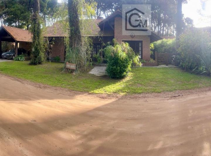 Casa · 188m² · 6 Ambientes · 3 Cocheras