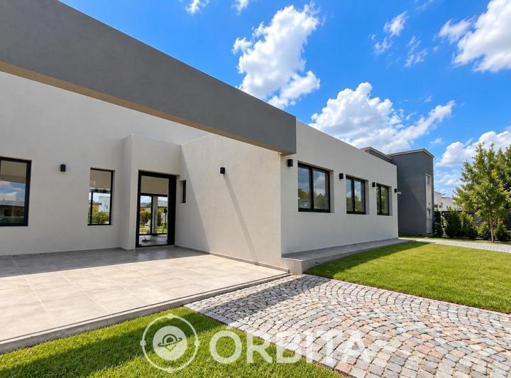 Casa · 134m² · 5 Ambientes · 2 Cocheras