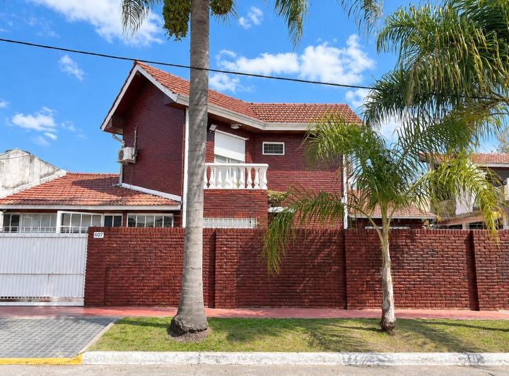 Casa · 130m² · 4 Ambientes · 1 Cochera