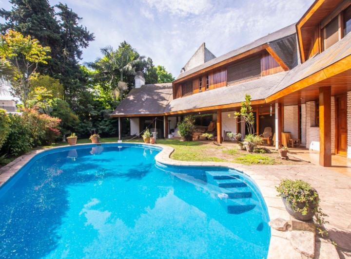Casa · 500m² · 10 Ambientes · 2 Cocheras