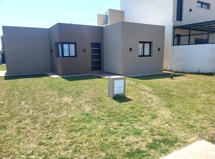 Casa · 71m² · 3 Ambientes · 1 Cochera
