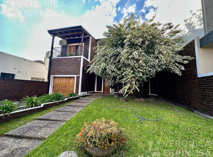 Casa · 195m² · 4 Ambientes · 3 Cocheras