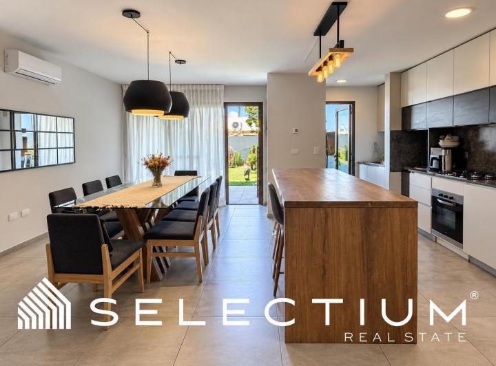 Casa · 140m² · 6 Ambientes · 4 Cocheras