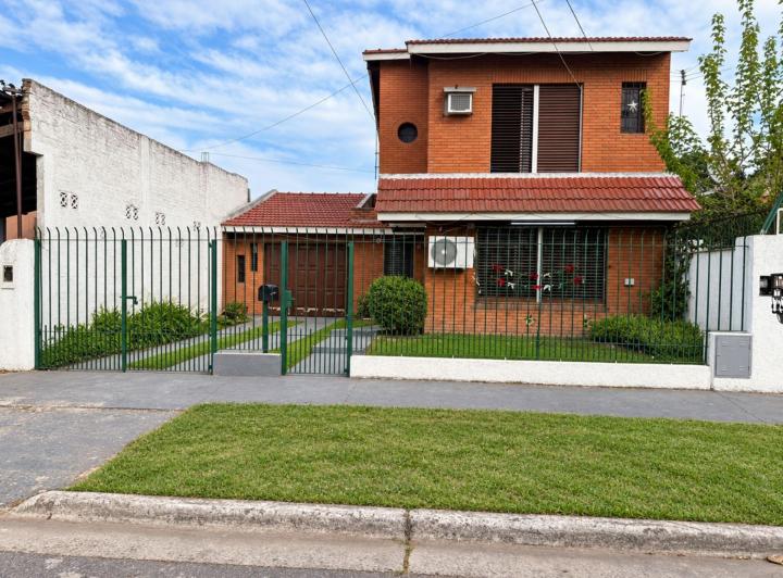 Casa · 82m² · 3 Ambientes · 2 Cocheras
