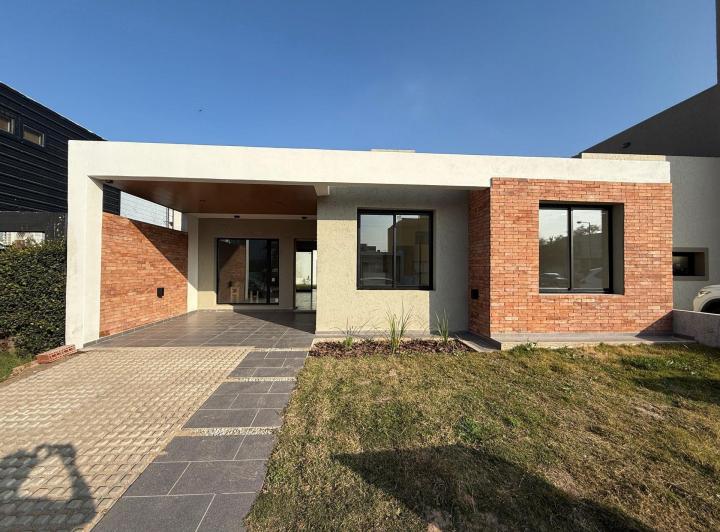 Casa · 119m² · 5 Ambientes · 2 Cocheras
