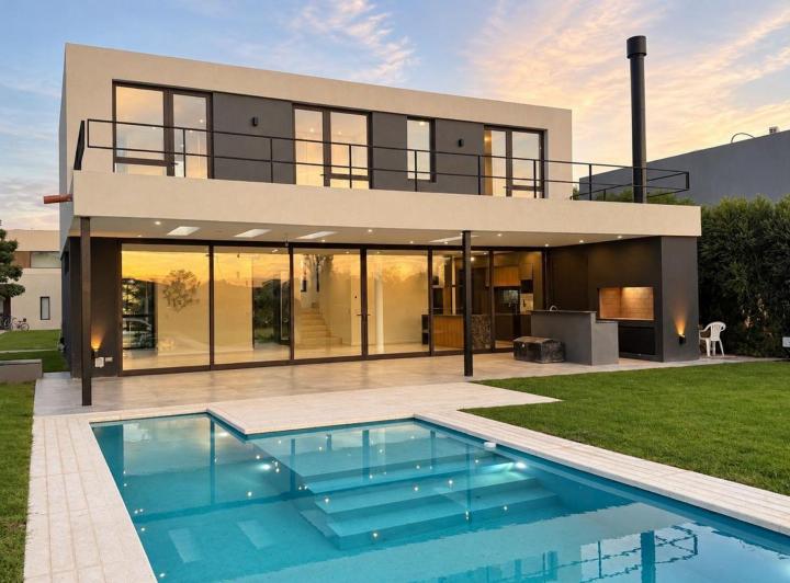Casa · 194m² · 5 Ambientes · 2 Cocheras