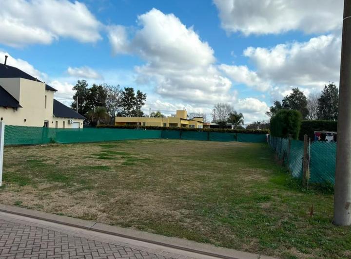 Terreno · 757m²