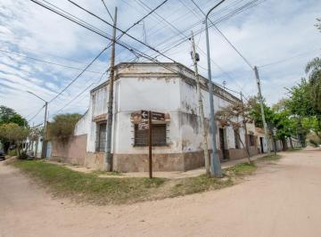 Casa · 122m² · 5 Ambientes · 1 Cochera · Se Vende Casa Frente a La Plaza Principal, Rincon