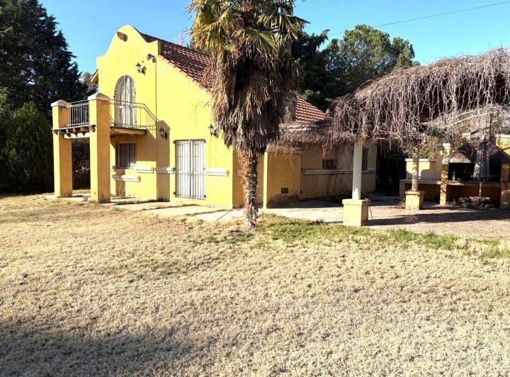 Casa · 228m² · 5 Ambientes · 3 Cocheras