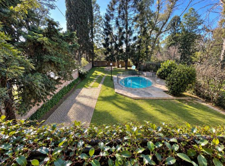 Casa · 149m² · 5 Ambientes · 4 Cocheras