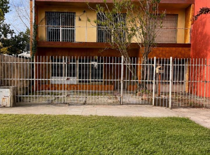Casa · 167m² · 5 Ambientes · 3 Cocheras
