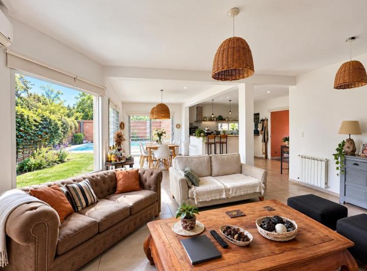 Casa · 140m² · 5 Ambientes · 2 Cocheras