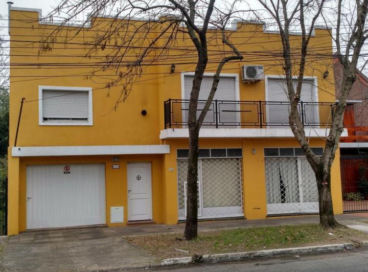 Casa · 160m² · 3 Ambientes · 2 Cocheras