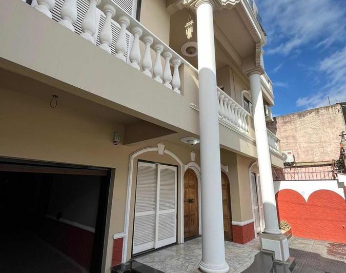 Casa · 300m² · 7 Ambientes · 6 Cocheras