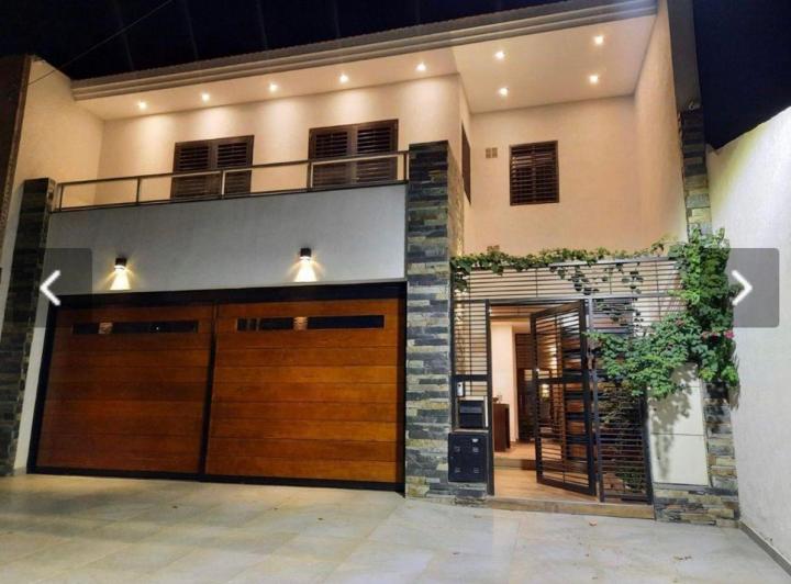 Casa · 400m² · 13 Ambientes · 2 Cocheras