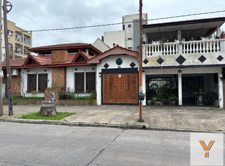 Casa · 196m² · 4 Ambientes · 4 Cocheras