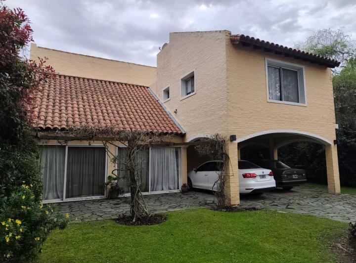 Casa · 250m² · 7 Ambientes