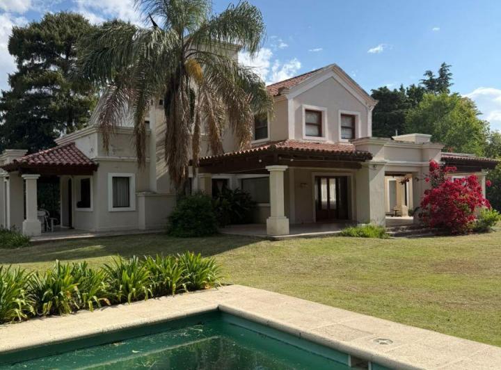 Casa · 400m² · 7 Ambientes · 1 Cochera