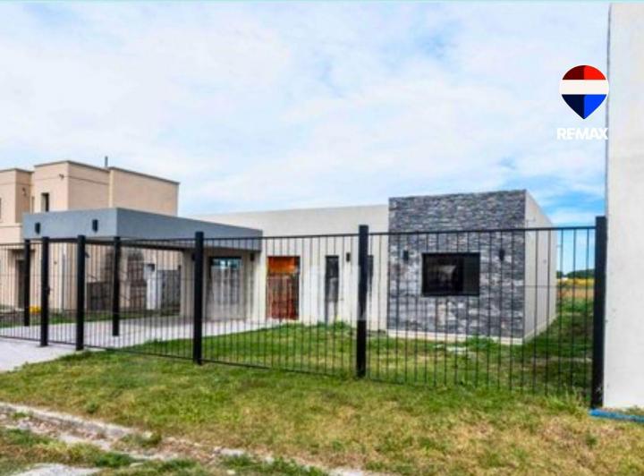 Casa · 85m² · 5 Ambientes · 1 Cochera