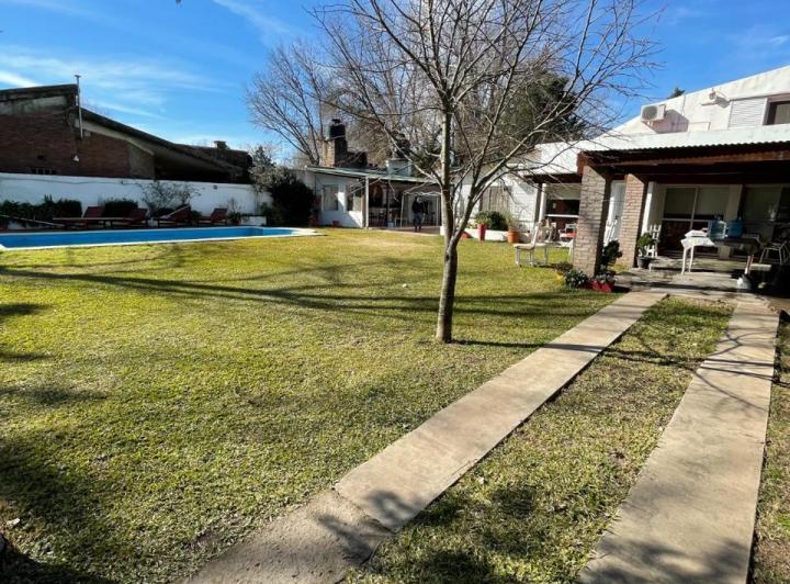 Casa · 140m² · 6 Ambientes · 1 Cochera