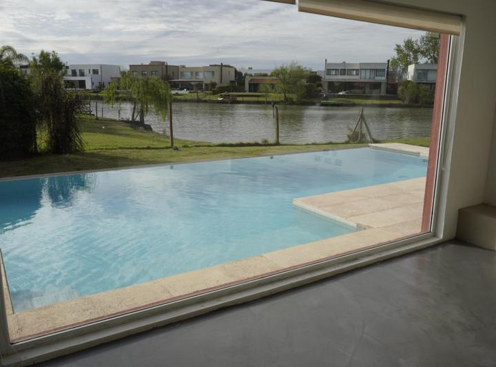 Casa · 290m² · 9 Ambientes · 2 Cocheras