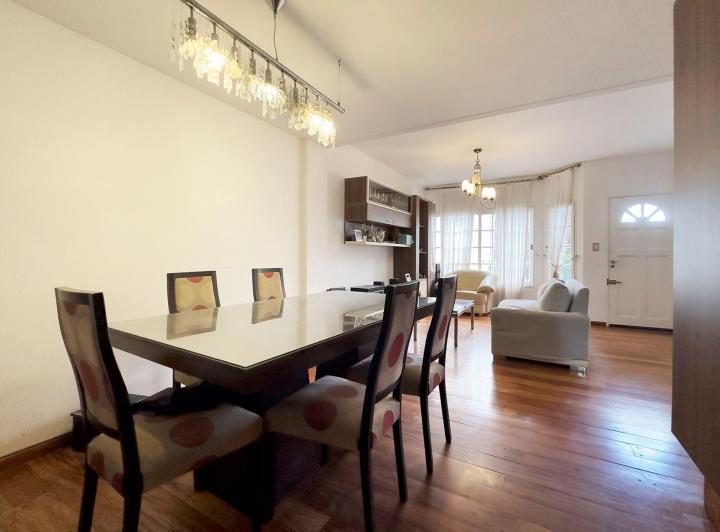 Casa · 159m² · 4 Ambientes · 2 Cocheras