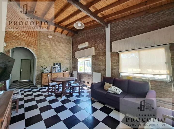 Casa · 100m² · 4 Ambientes · 1 Cochera