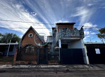 Casa · 90m² · 5 Ambientes · 1 Cochera · Casa en Venta en Z/ Lopez Torres y Cmte. Buchardo - a m de La Costanera