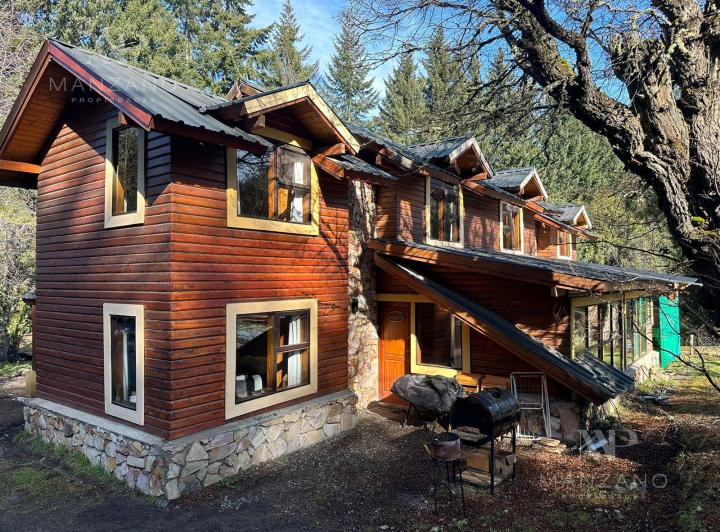 Casa · 842m² · 8 Ambientes · 2 Cocheras