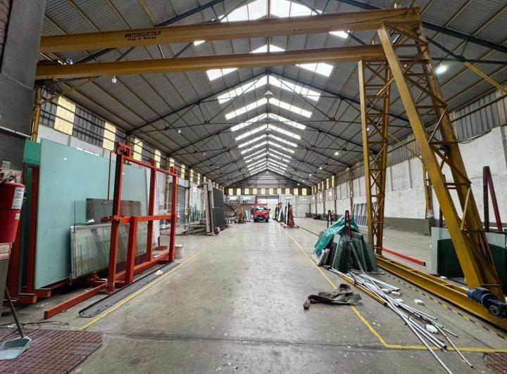 Bodega-Galpón · 2026m² · 14 Ambientes · 10 Cocheras