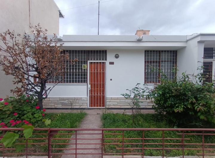 Casa · 102m² · 3 Ambientes · 2 Cocheras
