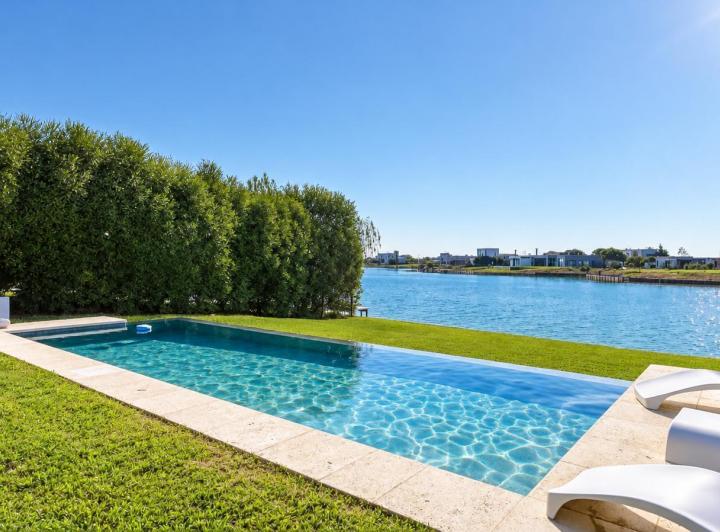 Casa · 160m² · 5 Ambientes · 3 Cocheras