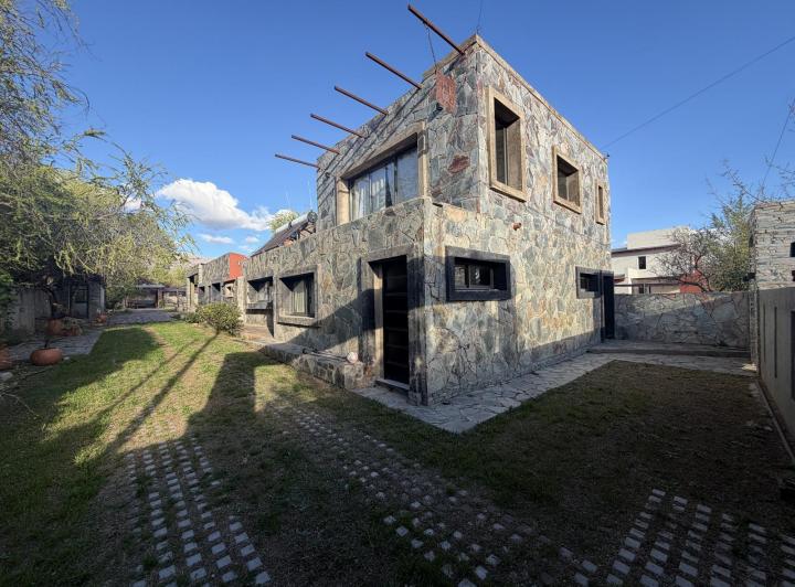 Casa · 250m² · 7 Ambientes · 1 Cochera