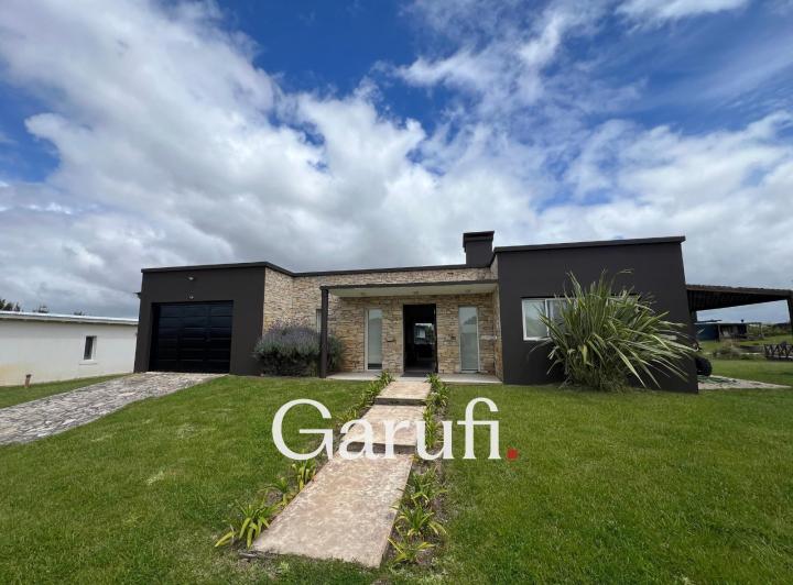 Casa · 200m² · 5 Ambientes · 3 Cocheras