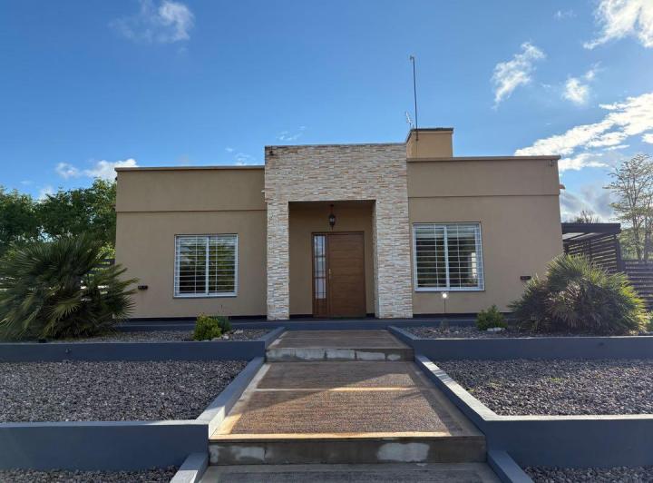 Casa · 172m² · 2 Dormitorios · 2 Cocheras
