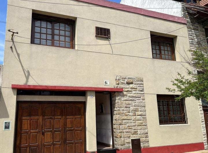 Casa · 160m² · 4 Ambientes · 1 Cochera