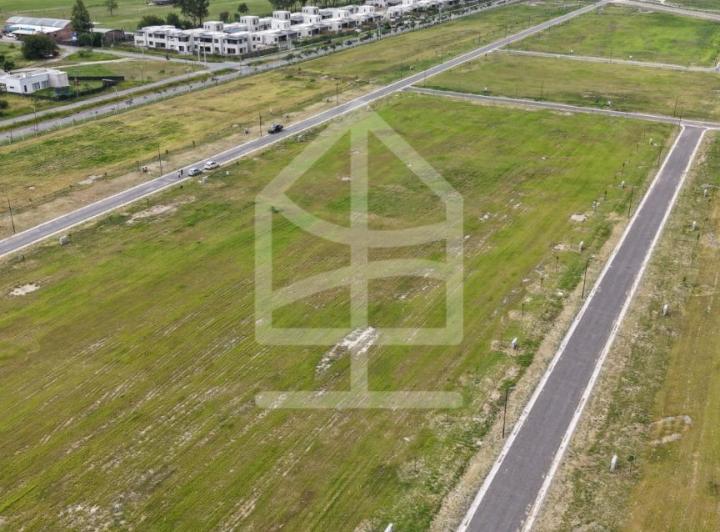 Terreno · 885m²