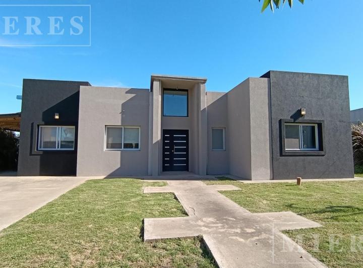 Casa · 164m² · 4 Ambientes · 2 Cocheras
