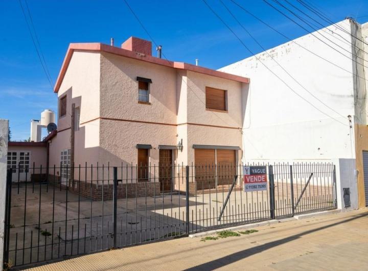 Casa · 200m² · 4 Ambientes · 2 Cocheras