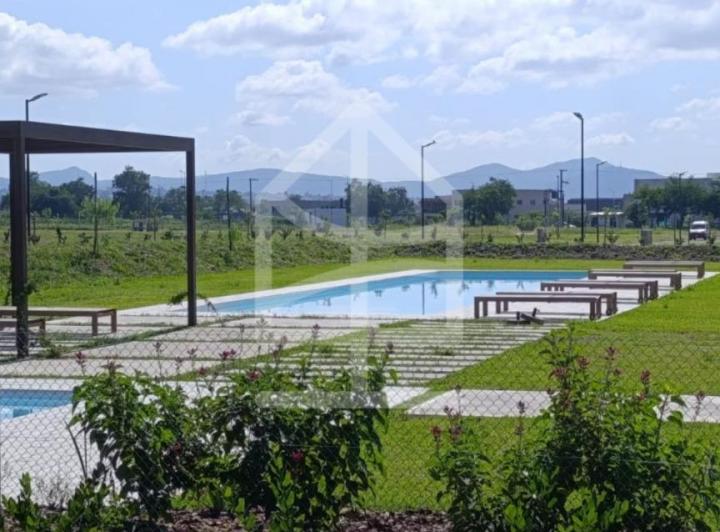 Terreno · 905m²
