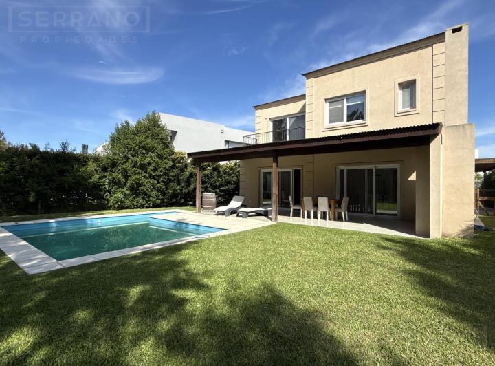 Casa · 200m² · 4 Ambientes · 4 Cocheras