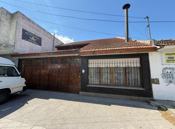 Casa · 280m² · 5 Ambientes · 1 Cochera