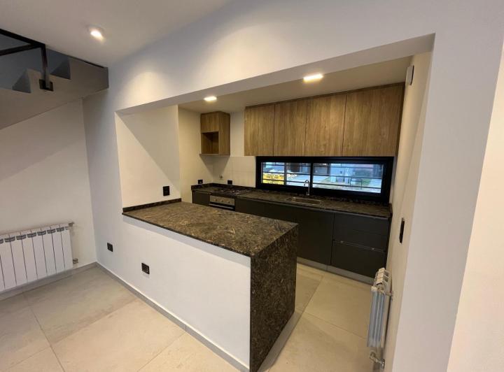 Casa · 150m² · 3 Dormitorios · 2 Cocheras