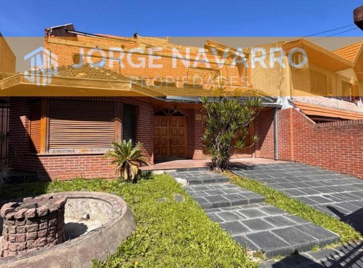 Casa · 180m² · 5 Ambientes · 3 Cocheras