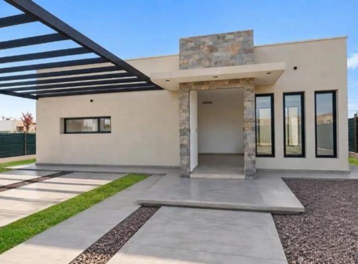 Casa · 95m² · 4 Ambientes · 2 Cocheras