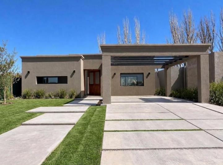 Casa · 144m² · 5 Ambientes · 2 Cocheras